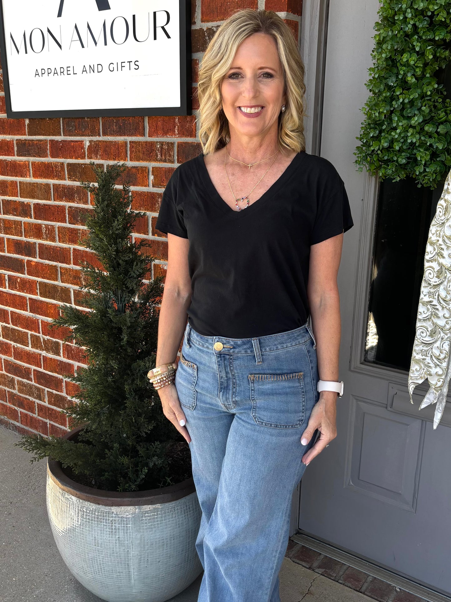 Modern V-Neck Tee Black