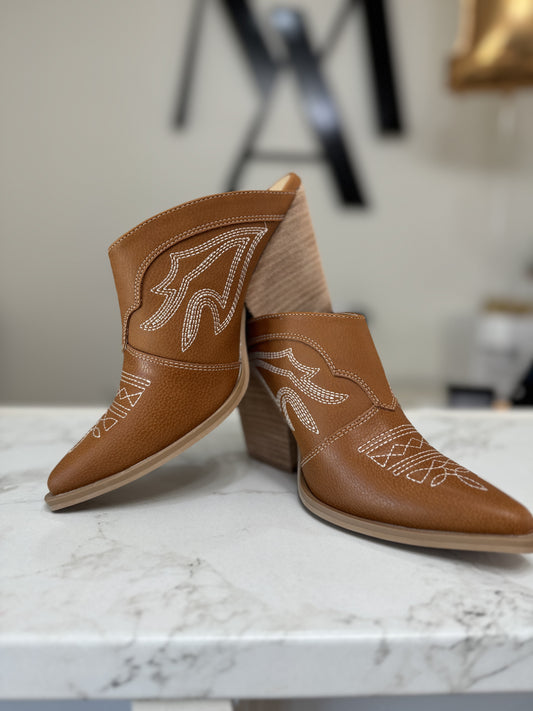 Bree Western Mule