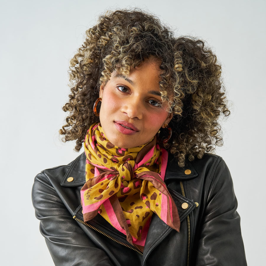 Olivia Square Scarf 36x36
